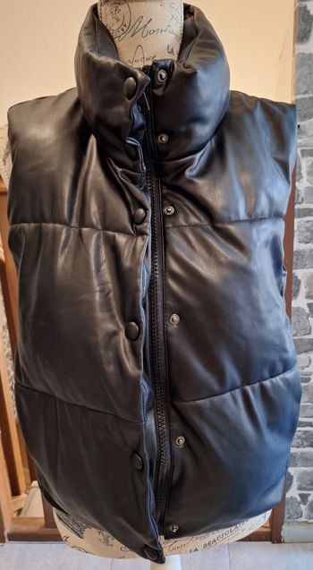 Epaisse doudoune sans manches noire