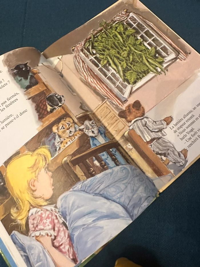 Livre rare Caroline et le jardin potager ensorcelé album bd Pierre Probst collection vintage - photo numéro 4