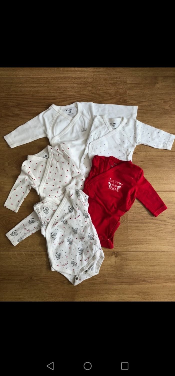 Lot 5 bodies taille 1 mois