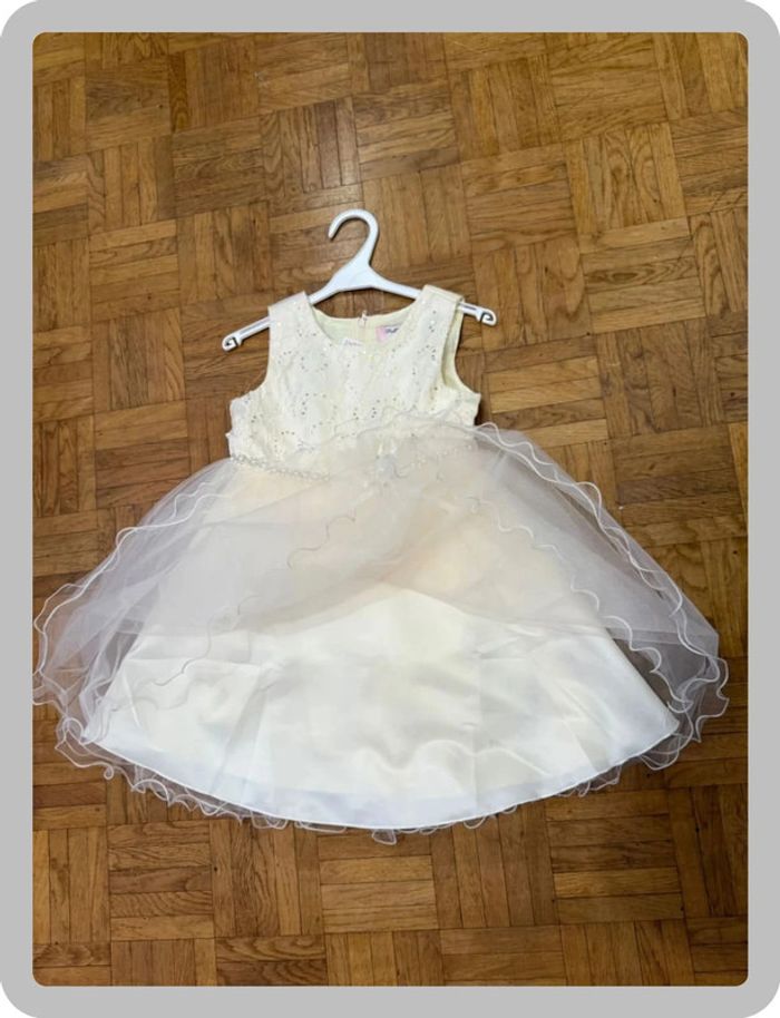 Robe jaune - photo numéro 3