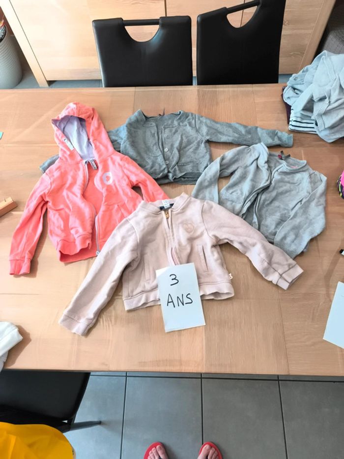 Lot gilets 3 ans