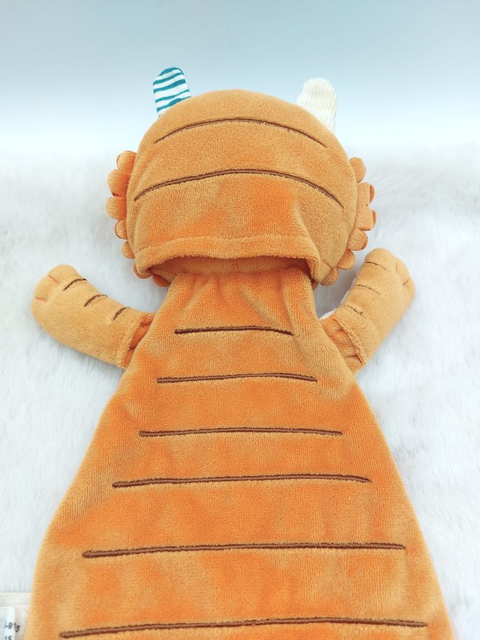 Doudou plat marionnette tigre orange Tom Les Lilliputiens rond écru fleurs rayé - photo numéro 4