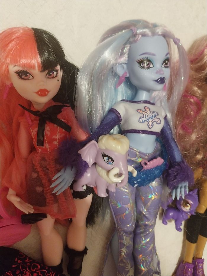 3 Poupées Monster High G3 Abbey Clawdeen Draculaura Basic Mattel 2022 - photo numéro 5