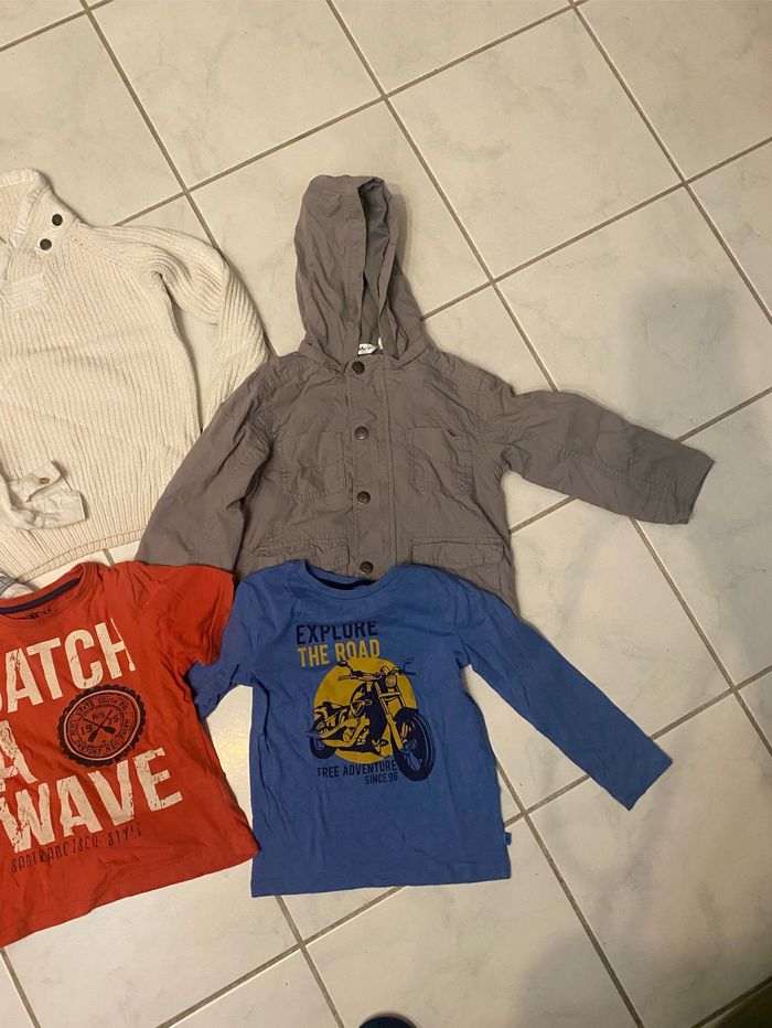 Lot vêtements garçon 4 ans - photo numéro 2
