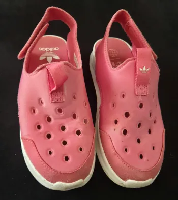 Chaussure plage Adidas T.33