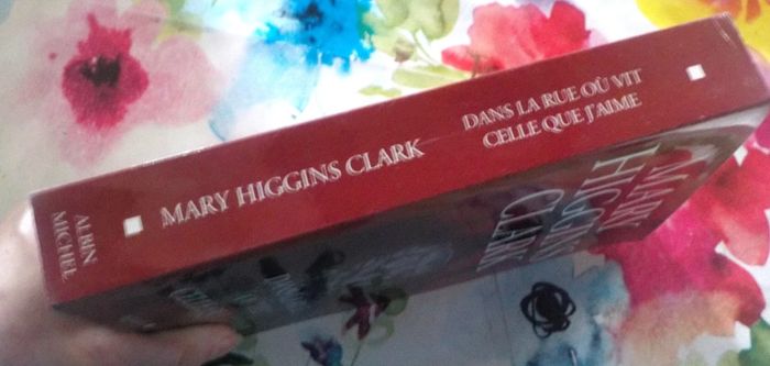 Dans la rue où vit celle que j'aime de Mary Higgins Clark Ed. Albin Michel - photo numéro 4