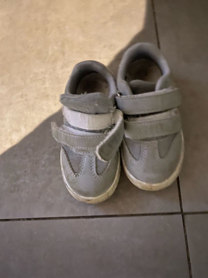 Chaussure garçon taille 23