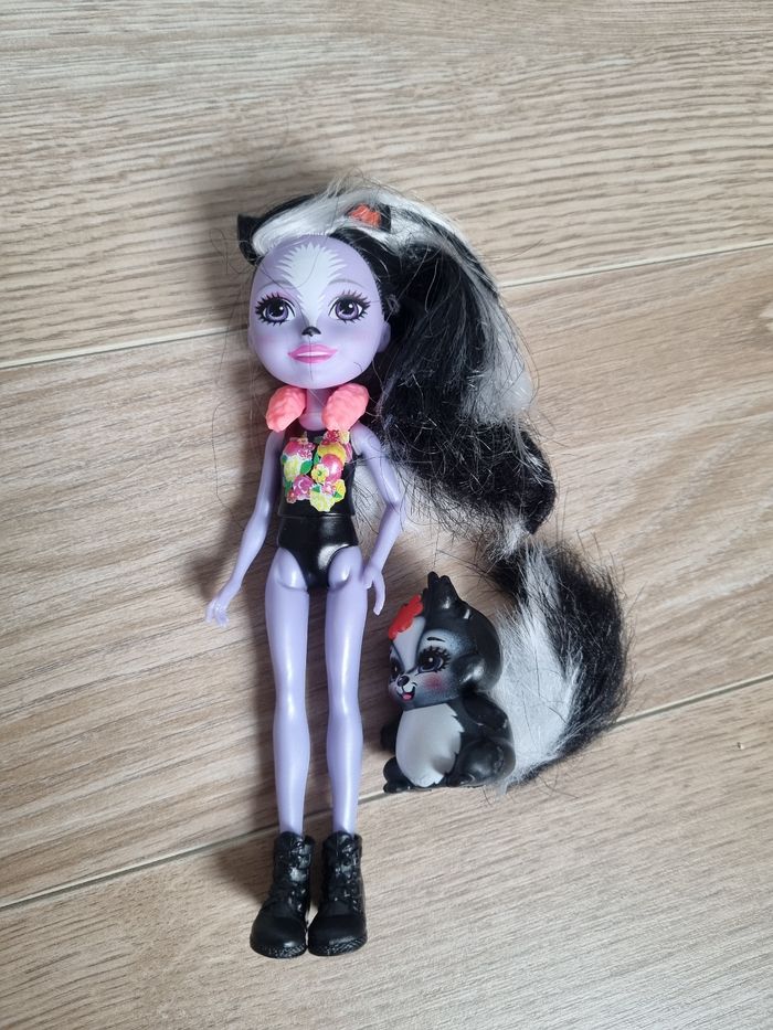 Enchantimals Poupée Sage moufette et Caper