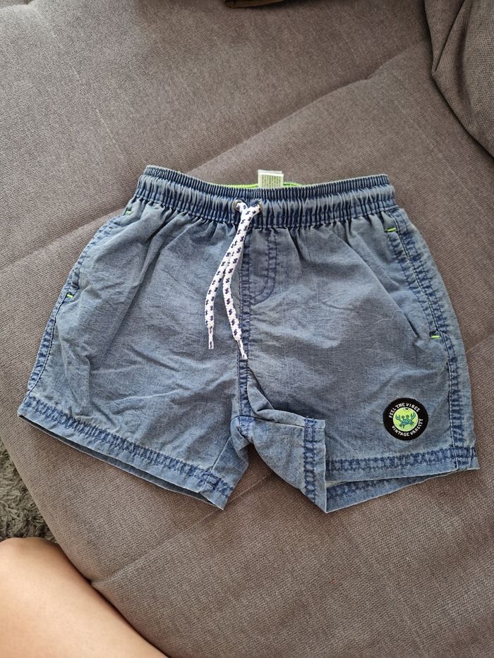 Short de bain taille 98/104