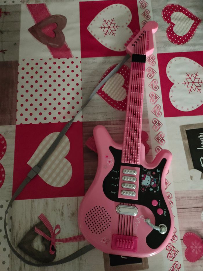 Guitare hello kitty