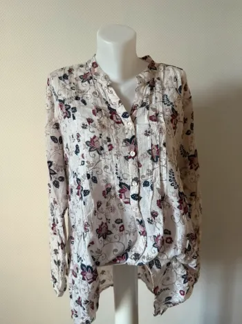Blouse à fleur grande taille en très bon état taille 48 vetissimo