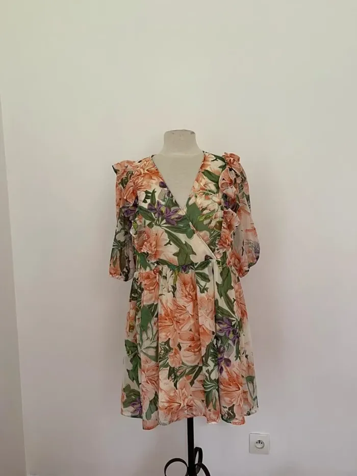 Superbe robe neuve fleurie H&M 🌸 M 38 40
