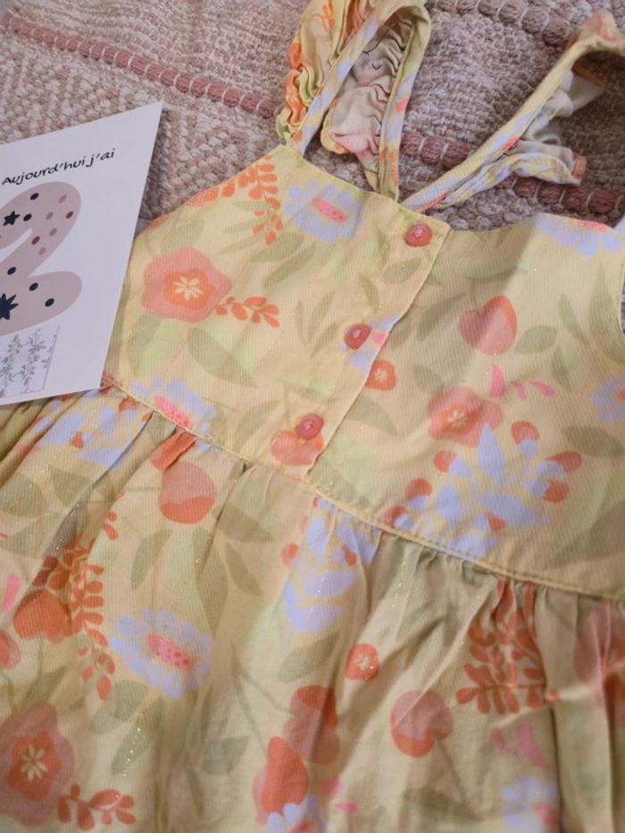 Robe fleurie jaune et orange liseré doré dentelle bandeau jaune à fleurs orchestra 2 ans 23 mois - photo numéro 2
