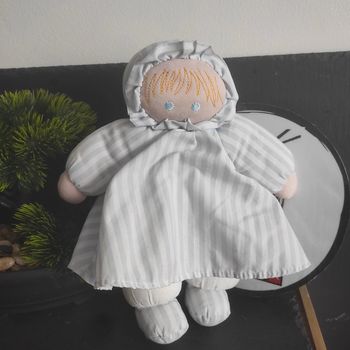 Doudou Poupée bleue tissu rayé Sucre d'Orge 26 cm  Robe Chemise De Nuit Bonnet