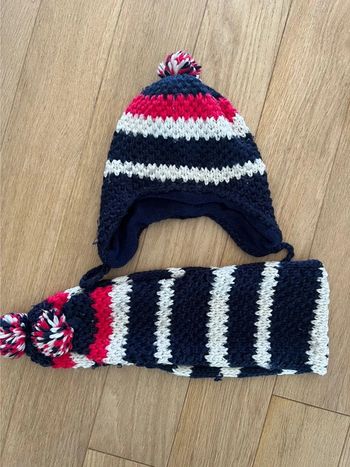 Vend ensemble bonnet et écharpe obaibi 54/56 bon état