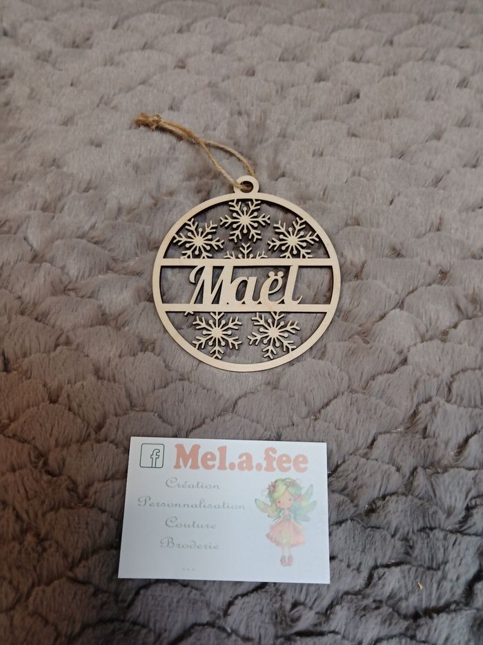 Boule de Noël en bois personnalisé