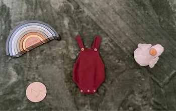 Barboteuse en tricot bordeaux