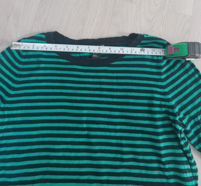 Pull H&M à rayure vert et noir - photo numéro 5