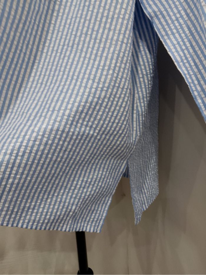 Blouse élégante rayée bleu et blanc grande taille – col en V chic, coupe fluide et allure professionnelle - photo numéro 4