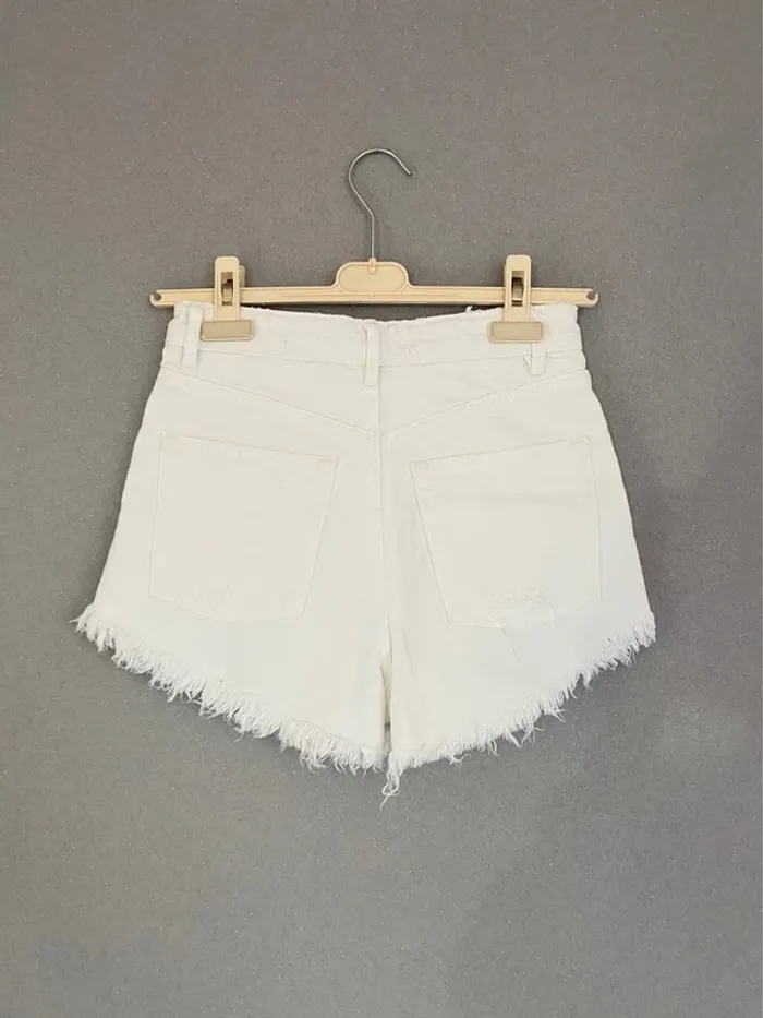 Short en jean blanc Zara neuf 34/XS - photo numéro 2