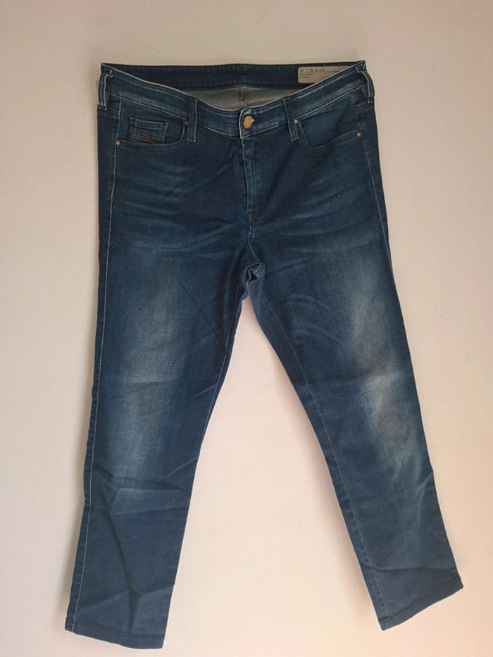 Jean Diesel Doris bleu super slim skinny ( équivaut à 42 Fr femme), et ( équivaut à 40 FR homme)