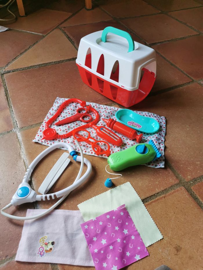 Jouet kit vétérinaire et niche chien Ecoiffier