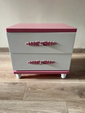 commode rose et blanc