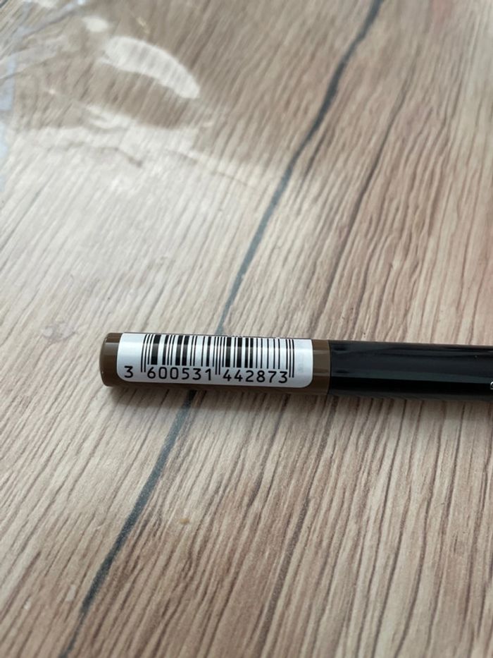 Lot de trois fardes à paupières et un crayon à sourcils. - photo numéro 5
