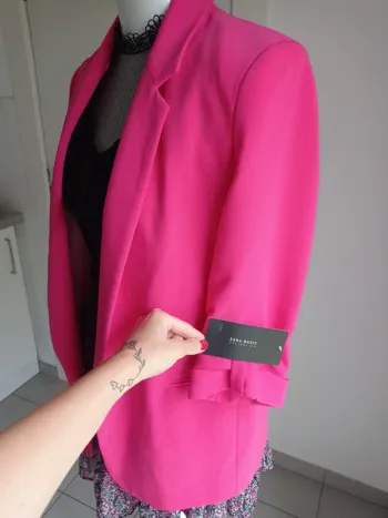 Magnifique blazer rose fushia habillé manches trois quart neuf avec étiquette T.M Zara