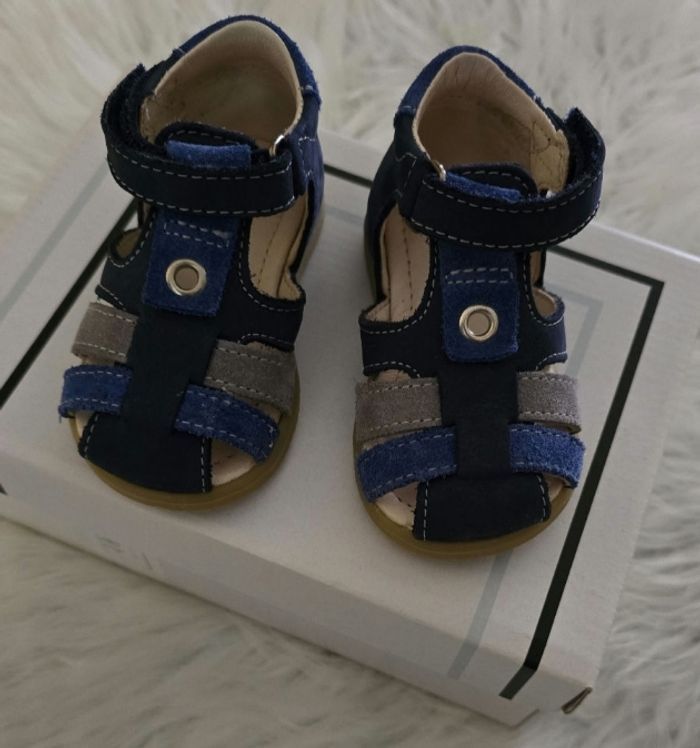 NEUVES !!! 🏷💙superbes sandales cuir bébé pointure 18 garçon 🔥🔥(prix ferme)💙 - photo numéro 6