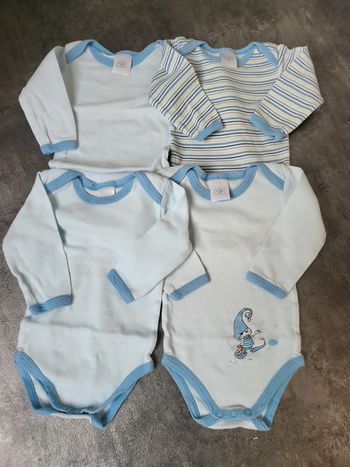 Lot 4 bodies manches longues garçon 6 mois très bon état