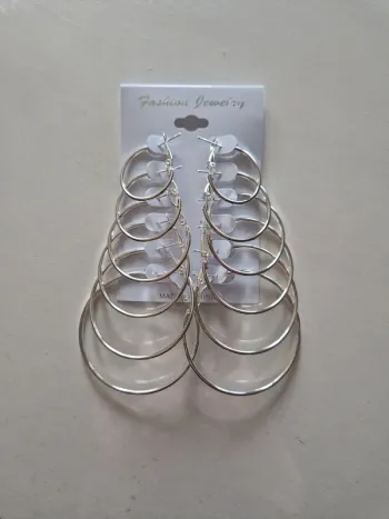 Boucles d'oreilles Créoles.