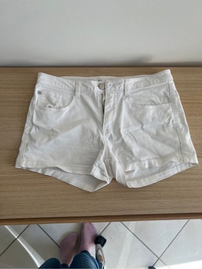 Short blanc