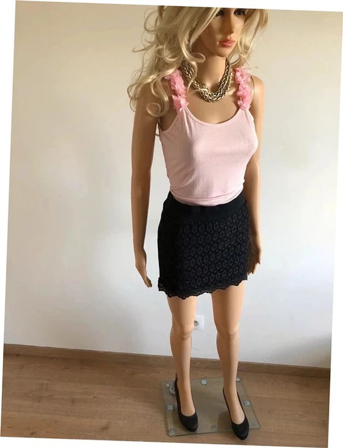 Jupe courte noire avec dentelle Elegante taille L jamais portée (taille petit) - photo numéro 4