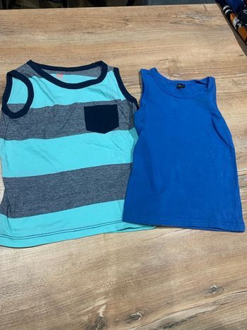 Lot 2 tee shirts sans manches/ marcels  garçon 3-4 ans 
