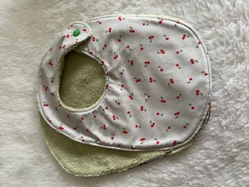 Bavoir aventurine cerise