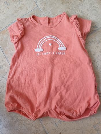 Combishort neuve taille 9 mois