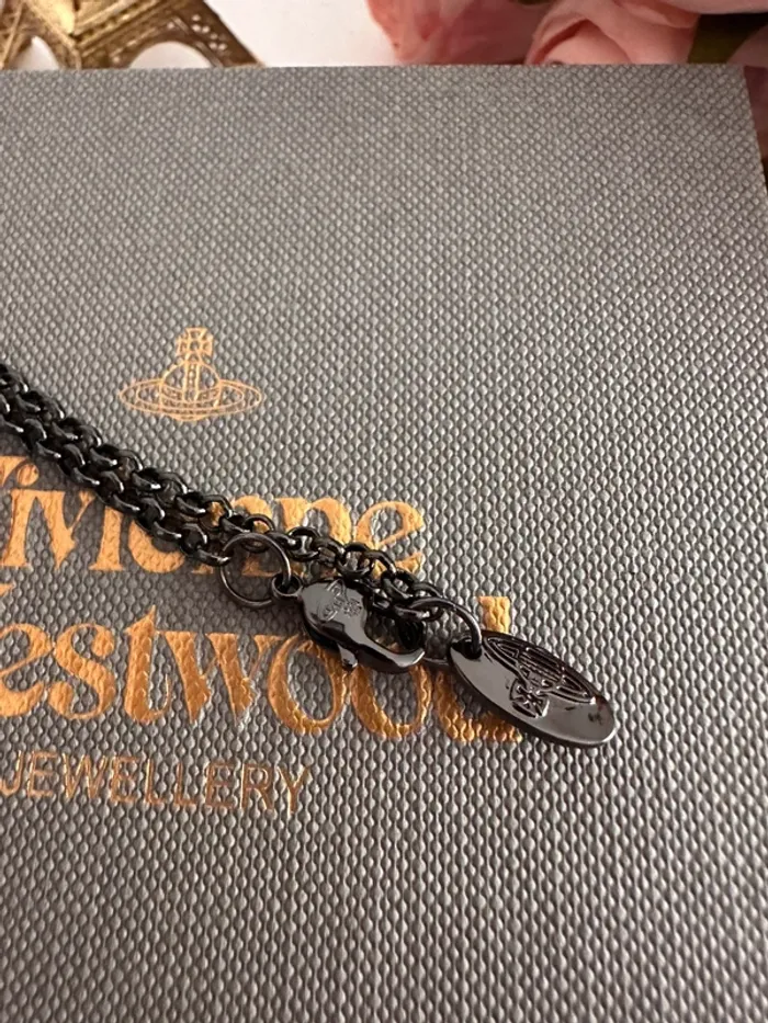 🪐Collier Vivienne Westwood Orbite noir avec zirconiums bleus – Modèle iconique - photo numéro 12