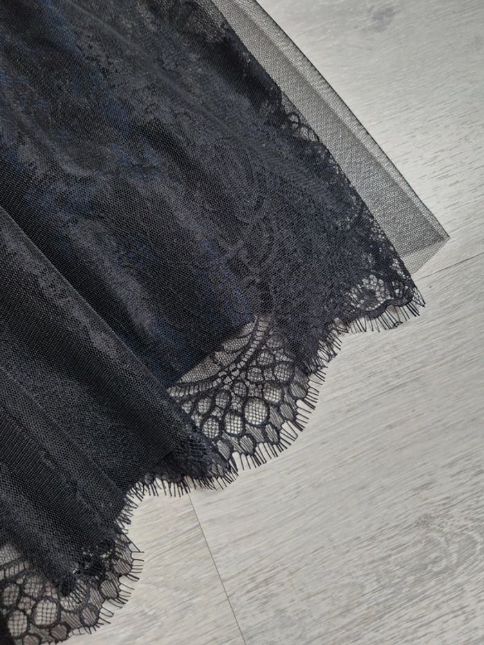 Jolie jupe mi-longue neuve avec étiquette Etam 36 tulle et dentelle noire et marine - photo numéro 3