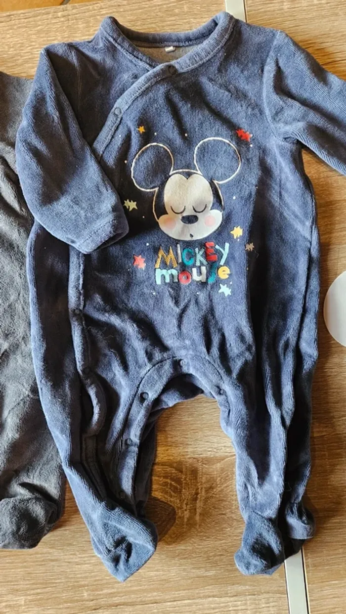 Lot pyjamas Disney 3 mois - photo numéro 4