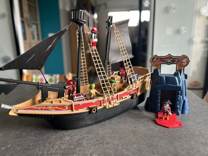 Bateau pirate + rocher des pirates