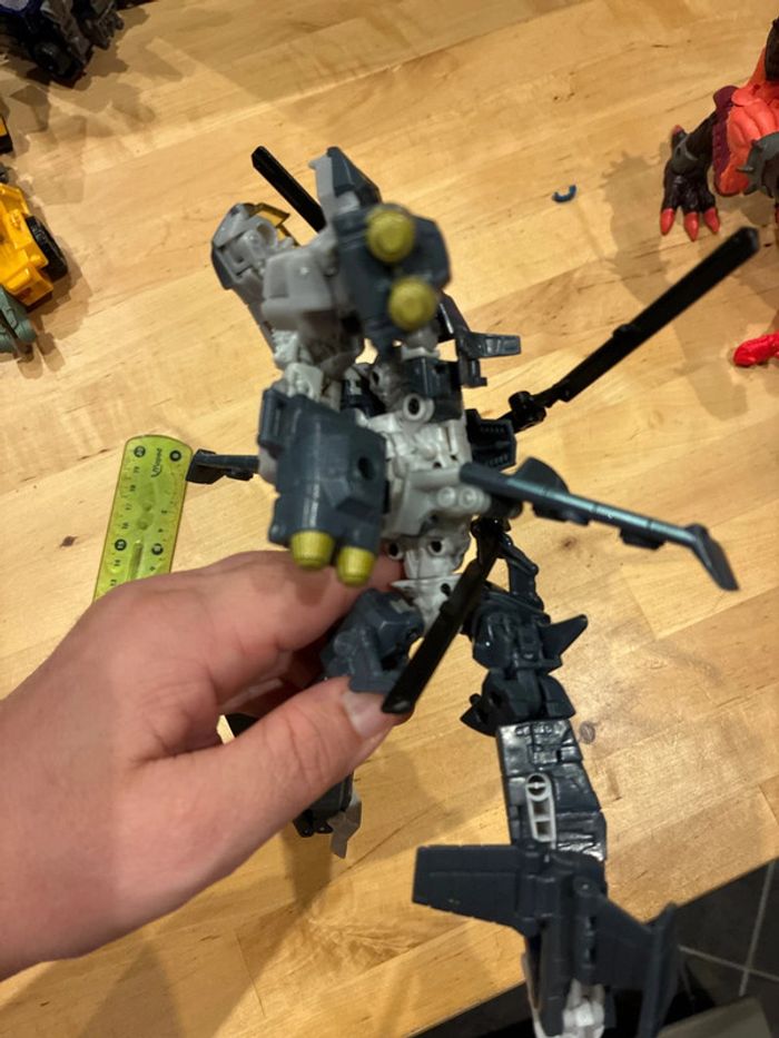Transformers Dark of The Moon Voyager Autobot Skyhammer - photo numéro 4