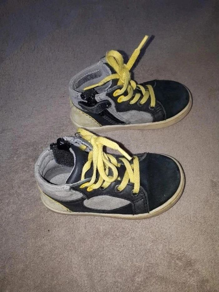 Chaussures bébé 22 kickers - photo numéro 2