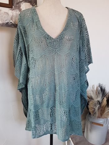 haut tunique façon crochet bleu forme poncho. Lara Ethnics. TU ovesize, 94 de large, 81cm de haut.