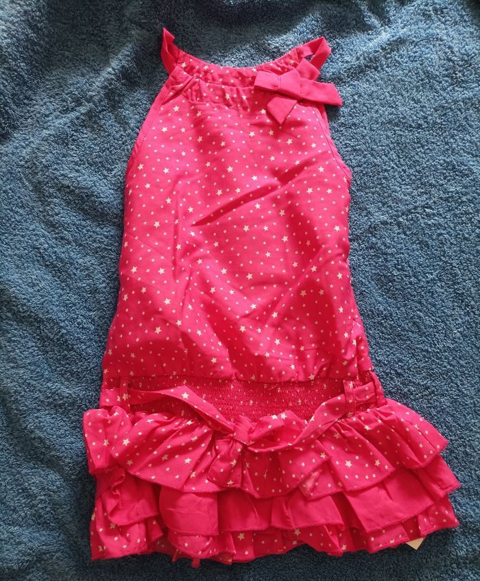 Robe rose avec étoiles blanches 2 ans