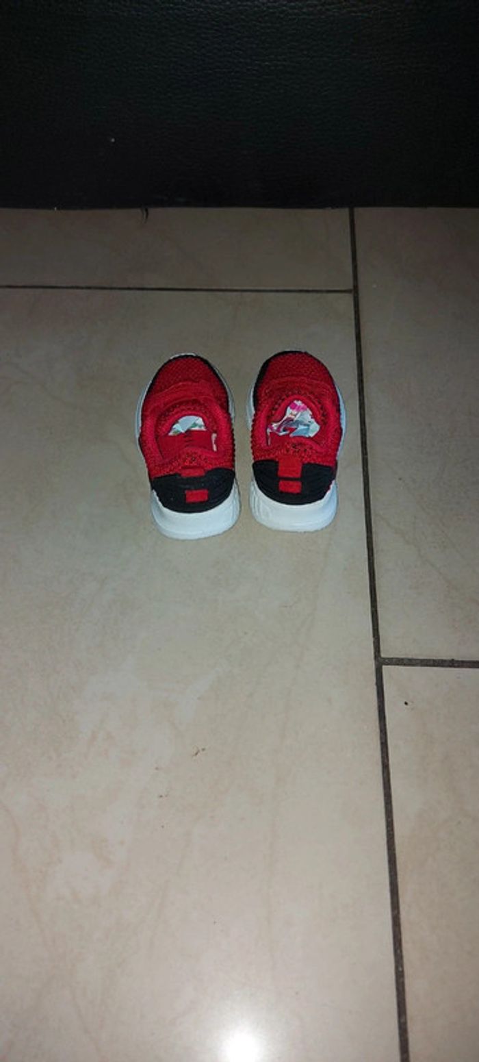👟 Baskets bébé rouge Primark – Pointure 19 - photo numéro 4