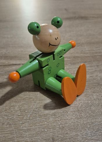 Grenouille articulée en bois