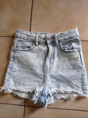 Petit short en jean - T. 36 "Bershka"