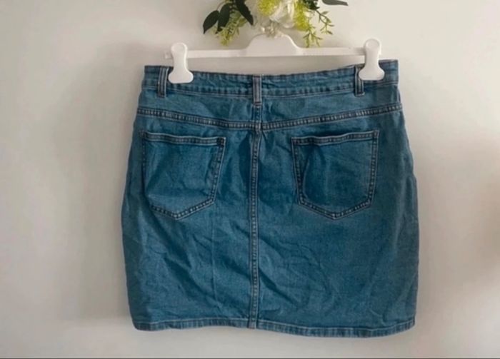 🌸jolie Jupe bleu en jeans Kiabi taille 46 🌸 - photo numéro 2