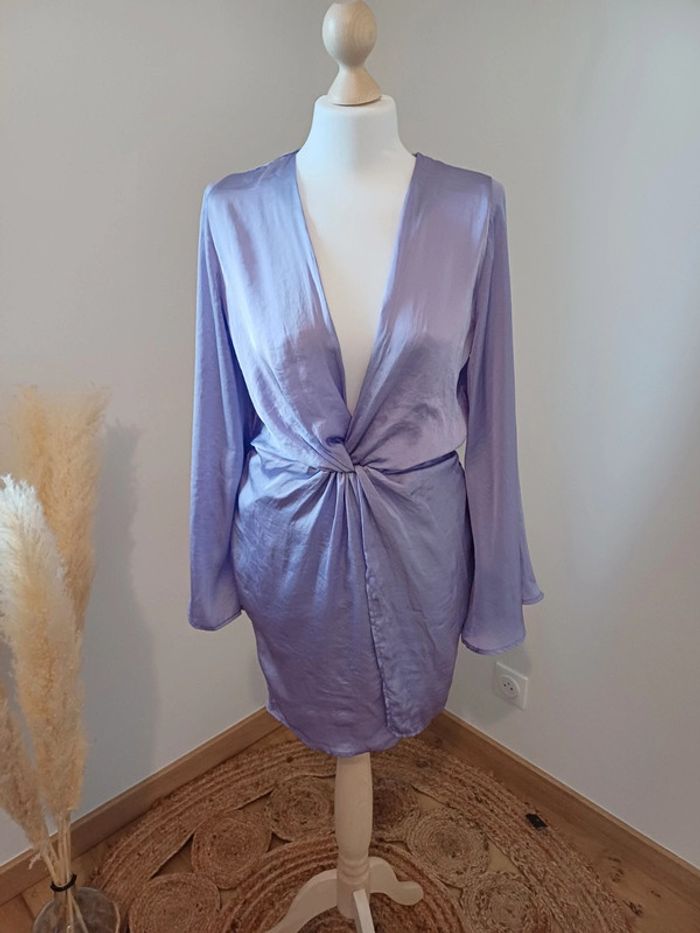 Robe courte satinée couleur Lilas Fashion Nova taille S 36 .